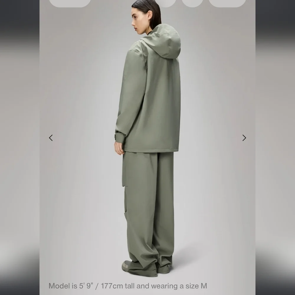 NWT! RAINS, UNISEX, Suva Hardshell Cargo Jacket, Drift, Size Medium, MSRP $285 - Picture 7 of 16